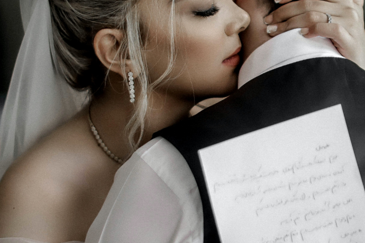 婚姻協(xié)議，違反協(xié)議