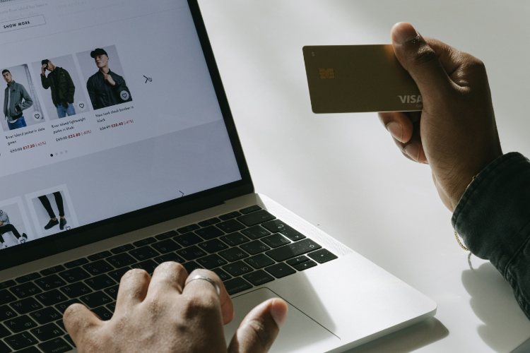 購(gòu)買產(chǎn)品，欺詐