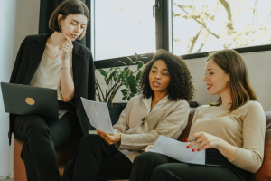 當(dāng)合同中存在多種解釋時，如何確定合同的真實意圖...