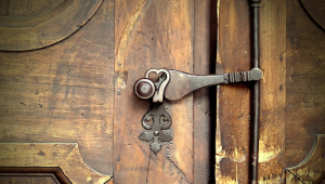 拖欠房租不給的老賴要怎么處理？