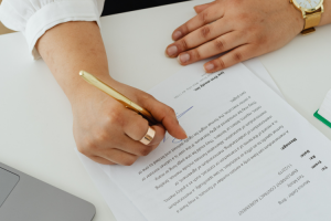 在簽訂合同之前，如何確定當(dāng)事人是否具有簽約能力...