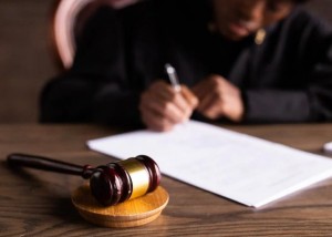 民事訴訟必須到庭的被告是哪些情況？