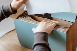 當合同中涉及到機密信息時，我應該如何保護機密信...