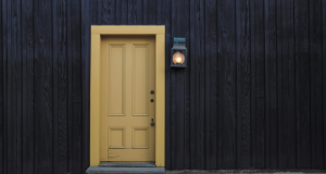 房屋被抵押后，債務(wù)無(wú)法償還的情況下，銀行是否有...