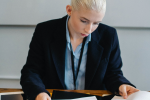 在簽署合同之前，如何確定對方的合法身份和授權(quán)情...