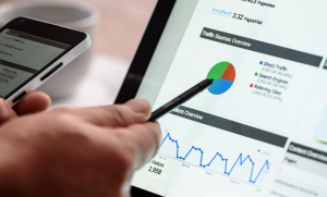 工作一年多沒(méi)簽合同被辭退了怎么賠償？