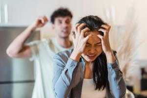 夫妻存在家庭暴力行為，另一方是否有權(quán)利要求離婚...